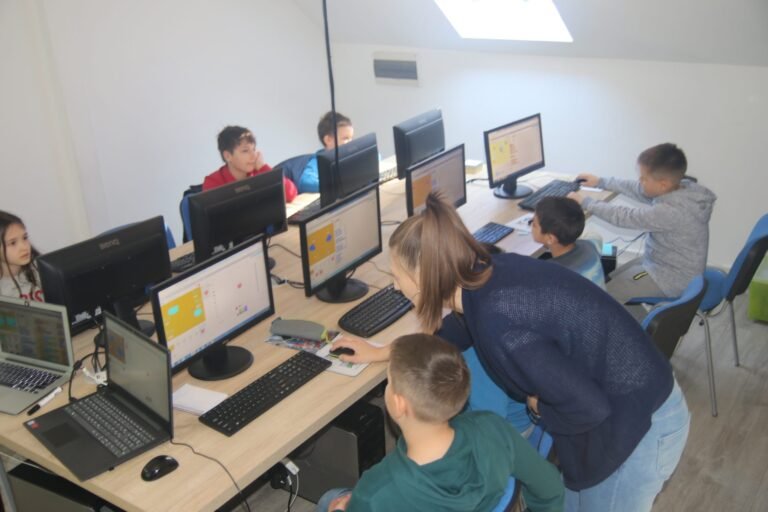 KO VOLI DA PROGRAMIRA, PROGRAMIRA I VIKENDOM!