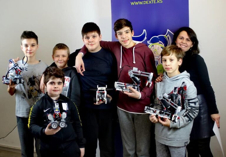 PRVA GENERACIJA ROBOTIKA SENIOR KURSA
